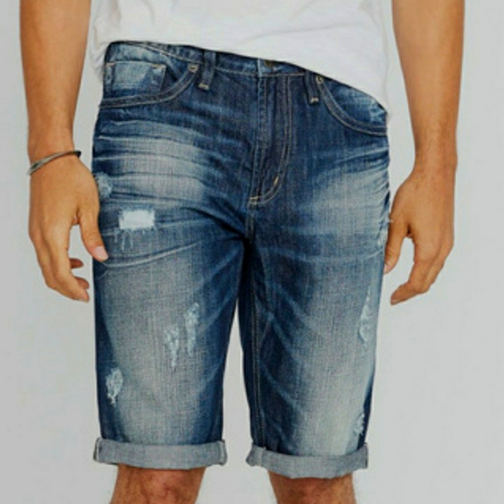 SLIM FIT Distressed Jean shorts